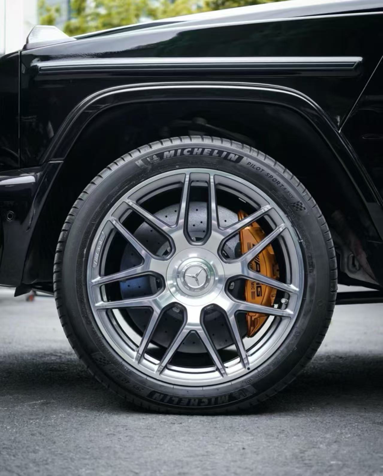 G63 front wheel and brake assembly